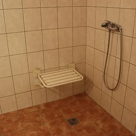 Kulturne Spolecenske Centrum Vendégház Hrušky