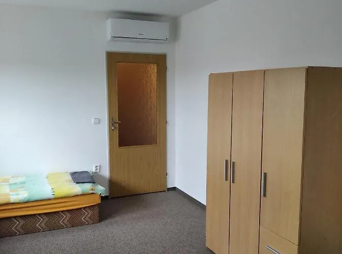 Kulturne Spolecenske Centrum بيت ضيافة